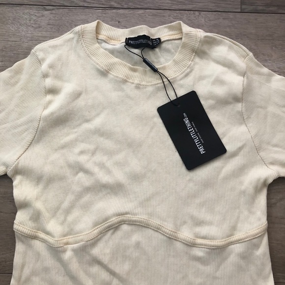 PrettyLittleThing Binding Detail Ribbed Knit Tee - Picture 5 of 5